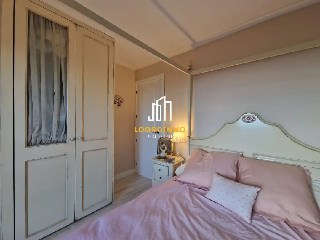 Bedroom of Houses for sale in Lapoblación  with Heating, Private garden and Parquet flooring