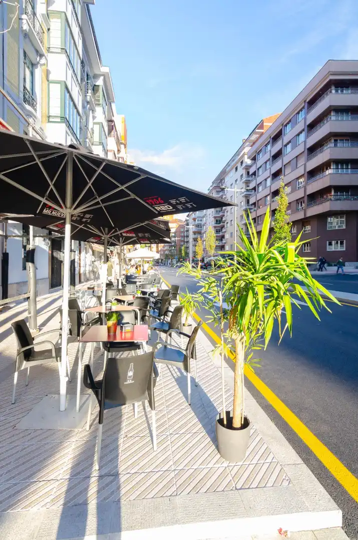 Terrasse von Geschaftsraum zur Miete in Oviedo  mit Klimaanlage