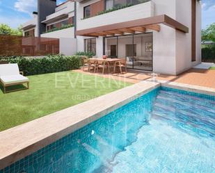 Piscina de Casa adosada en venda en Pozuelo de Alarcón amb Aire condicionat i Piscina