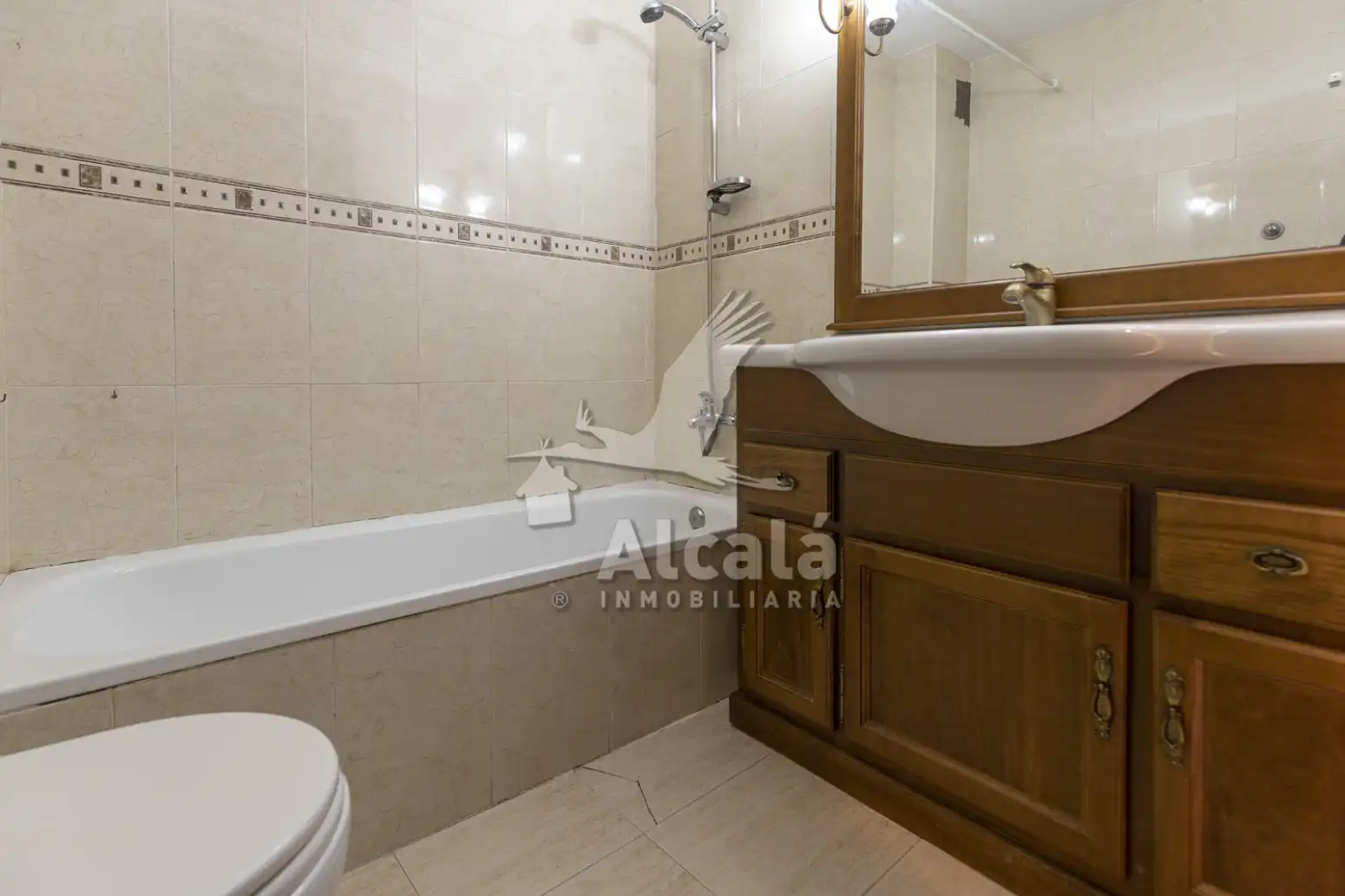 Bany de Casa o xalet en venda en Villanueva de la Torre amb Calefacció i Jardí privat