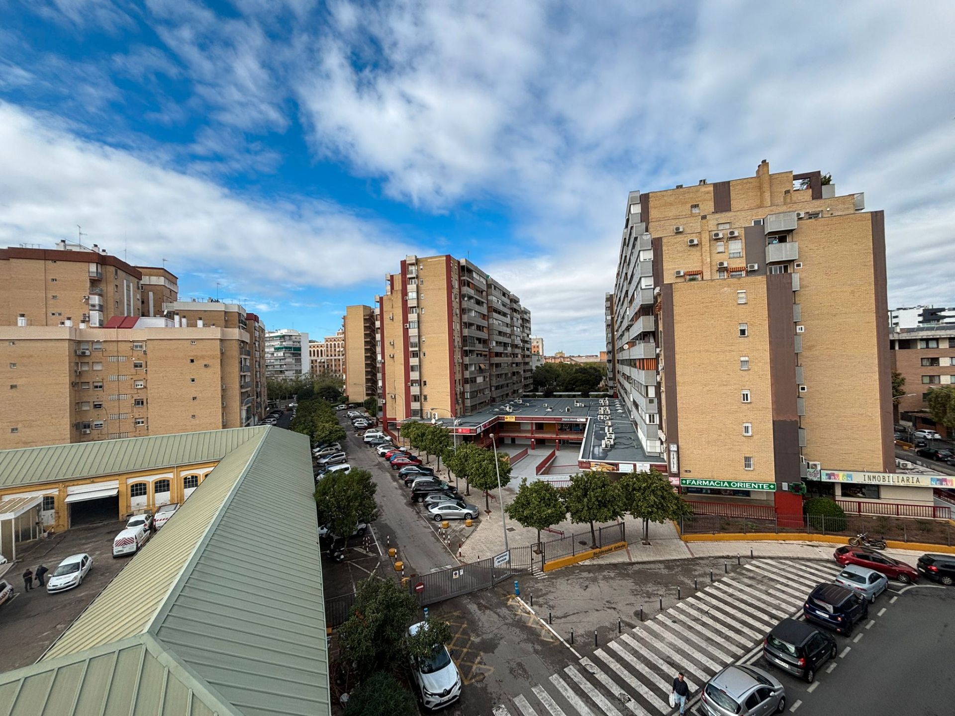 Vista exterior de Piso en venta en  Sevilla Capital con Trastero y Balcón