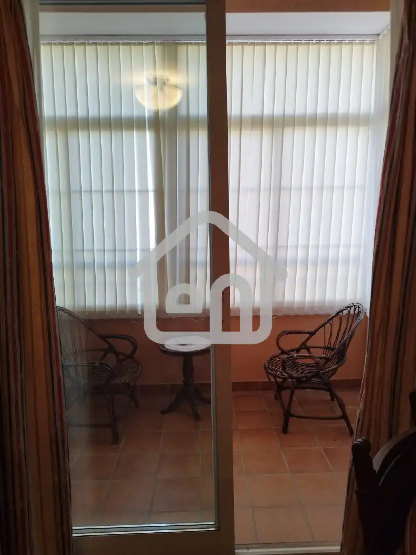 Einfamilien-Reihenhaus zum Verkauf in Requena mit Klimaanlage und Balkon