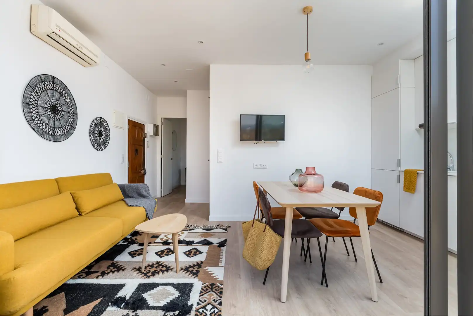 Wohnzimmer von Wohnungen mieten mit Kaufoption in Barcelona mit Klimaanlage, Terrasse und Möbliert