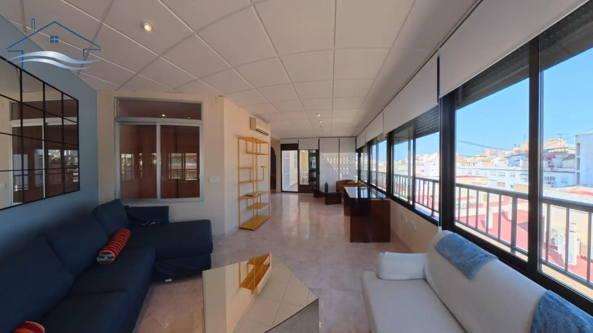 Sala d'estar de Àtic de lloguer en Alicante / Alacant amb Aire condicionat, Calefacció i Terrassa
