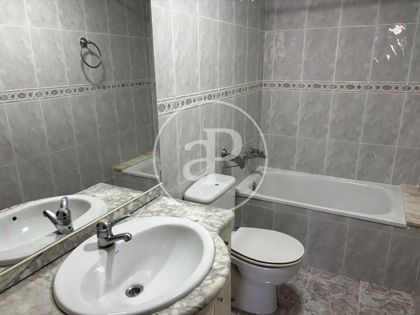 Baño de Piso en venta en Valencia con Aire acondicionado, Calefacción y Balcón