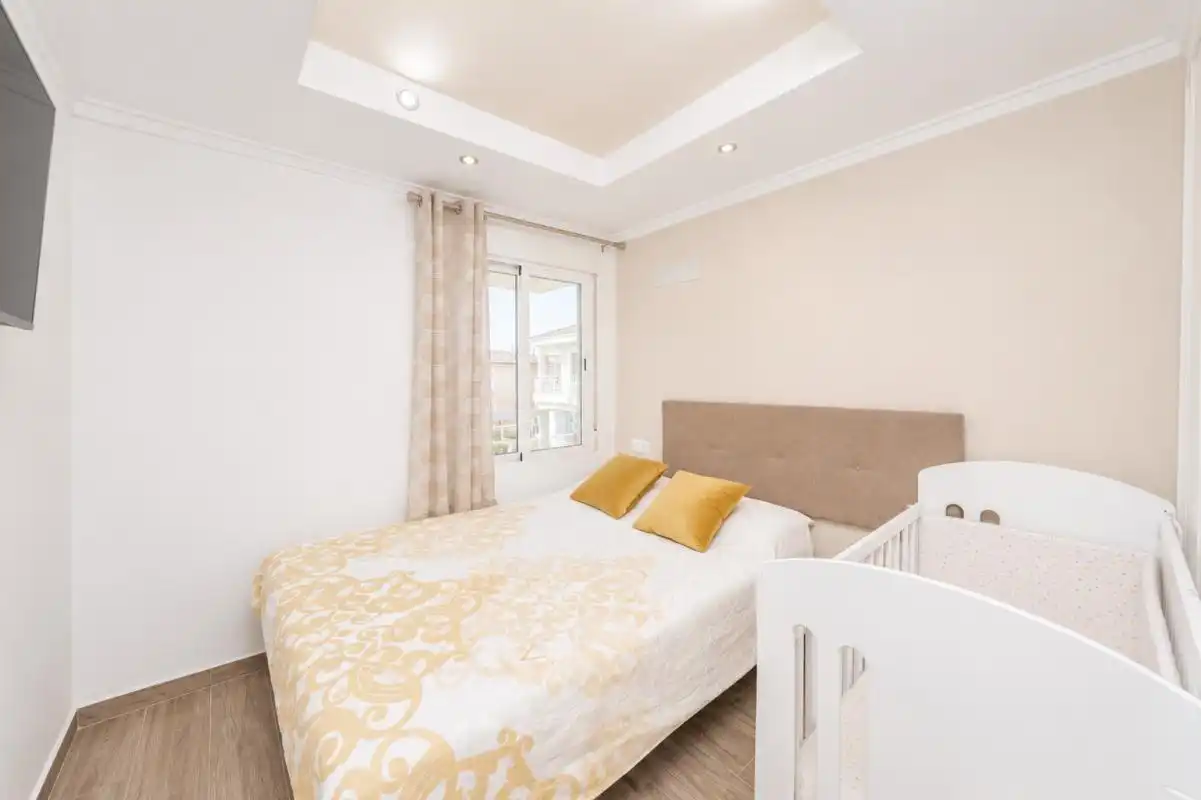 Habitación de Casa adosada en venta en Torrevieja con Calefacción