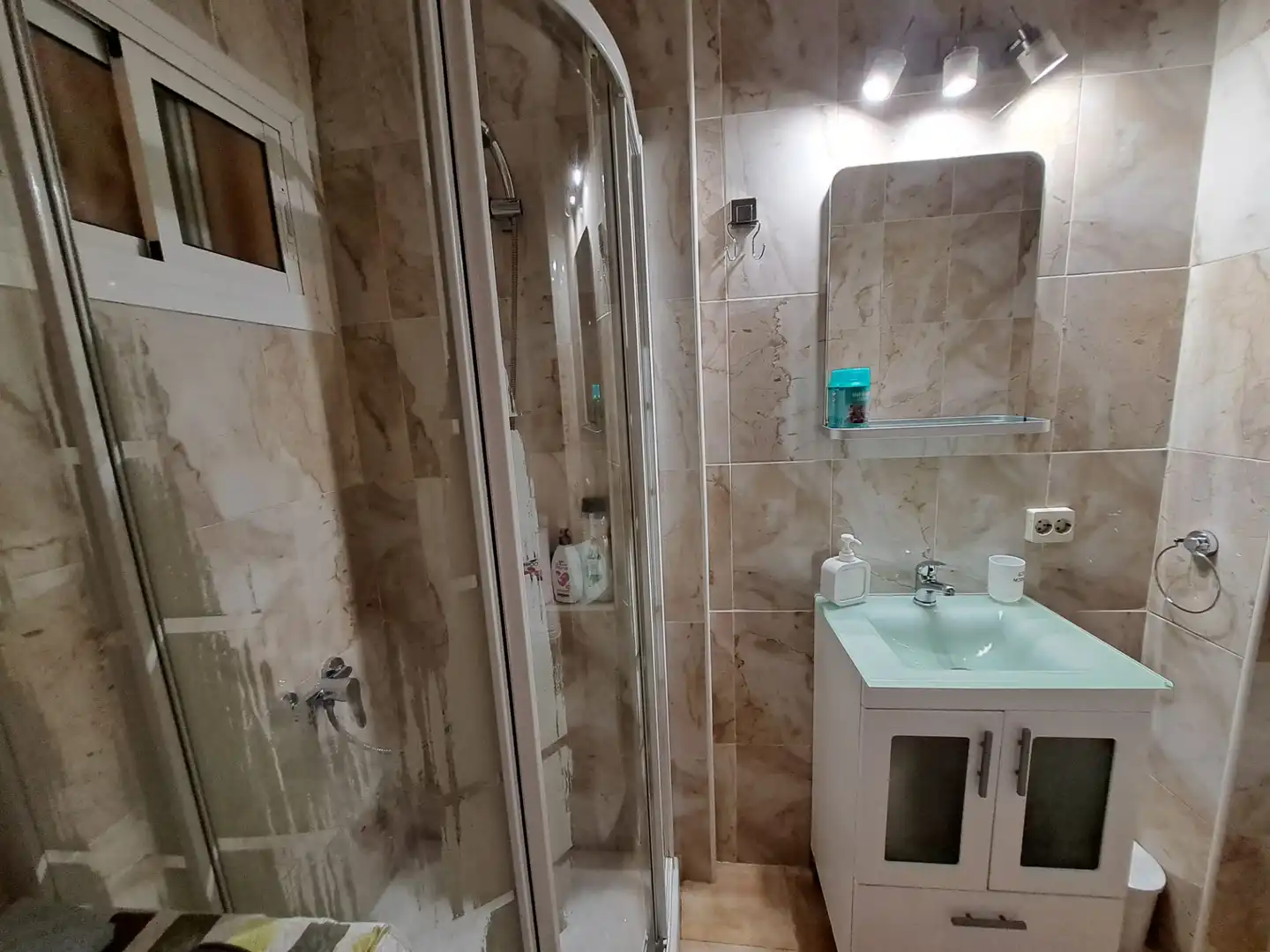 Baño de Estudio en venta en Benalmádena con Aire acondicionado, Terraza y Amueblado