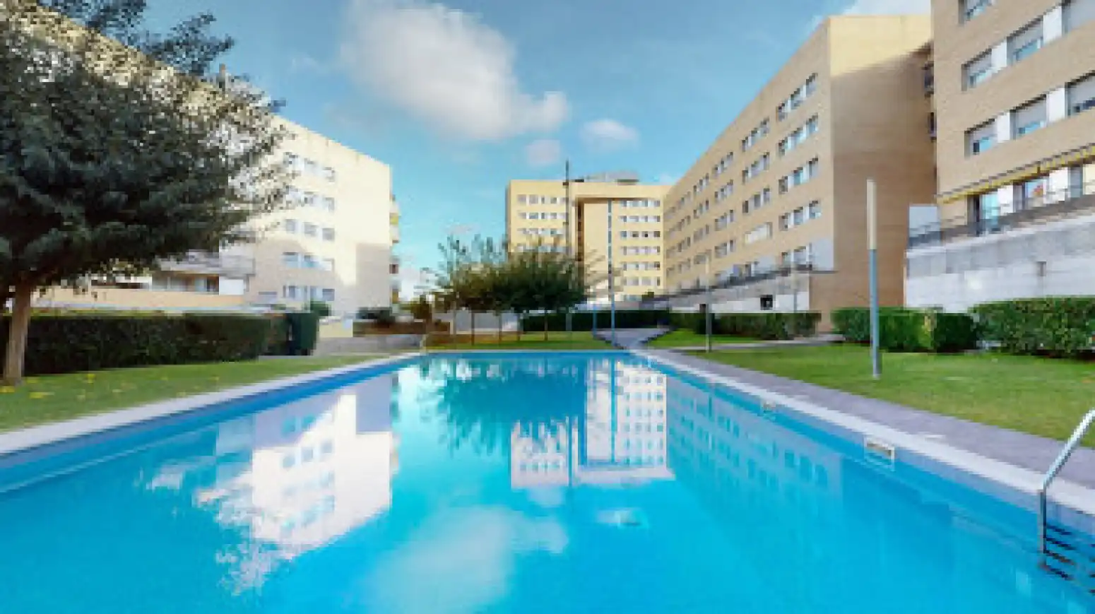 Piscina de Piso en venta en Viladecans con Calefacción, Jardín privado y Parquet