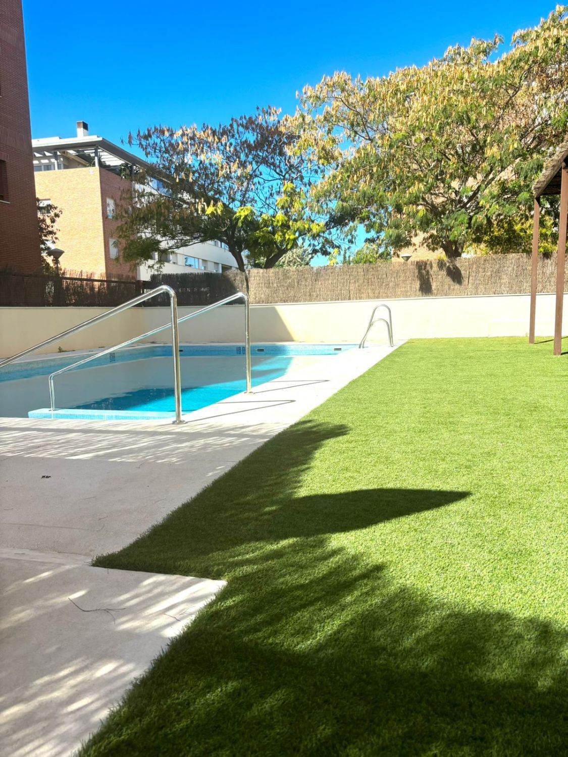 Piscina de Pis en venda en Mairena del Aljarafe amb Aire condicionat, Calefacció i Terrassa