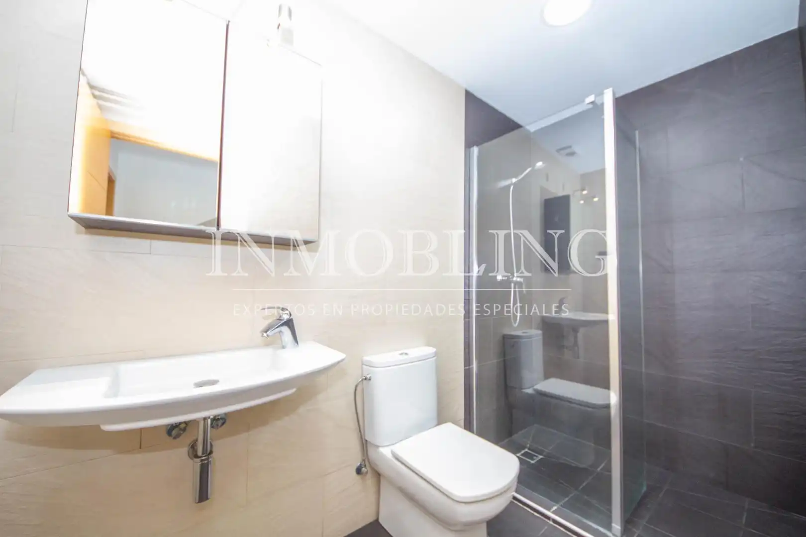 Baño de Piso de alquiler en Mataró con Aire acondicionado, Calefacción y Parquet