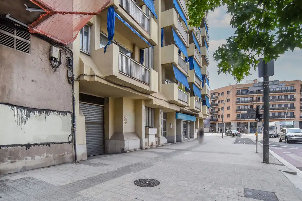 Vista exterior de Garatge en venda en Centre - Sant Oleguer