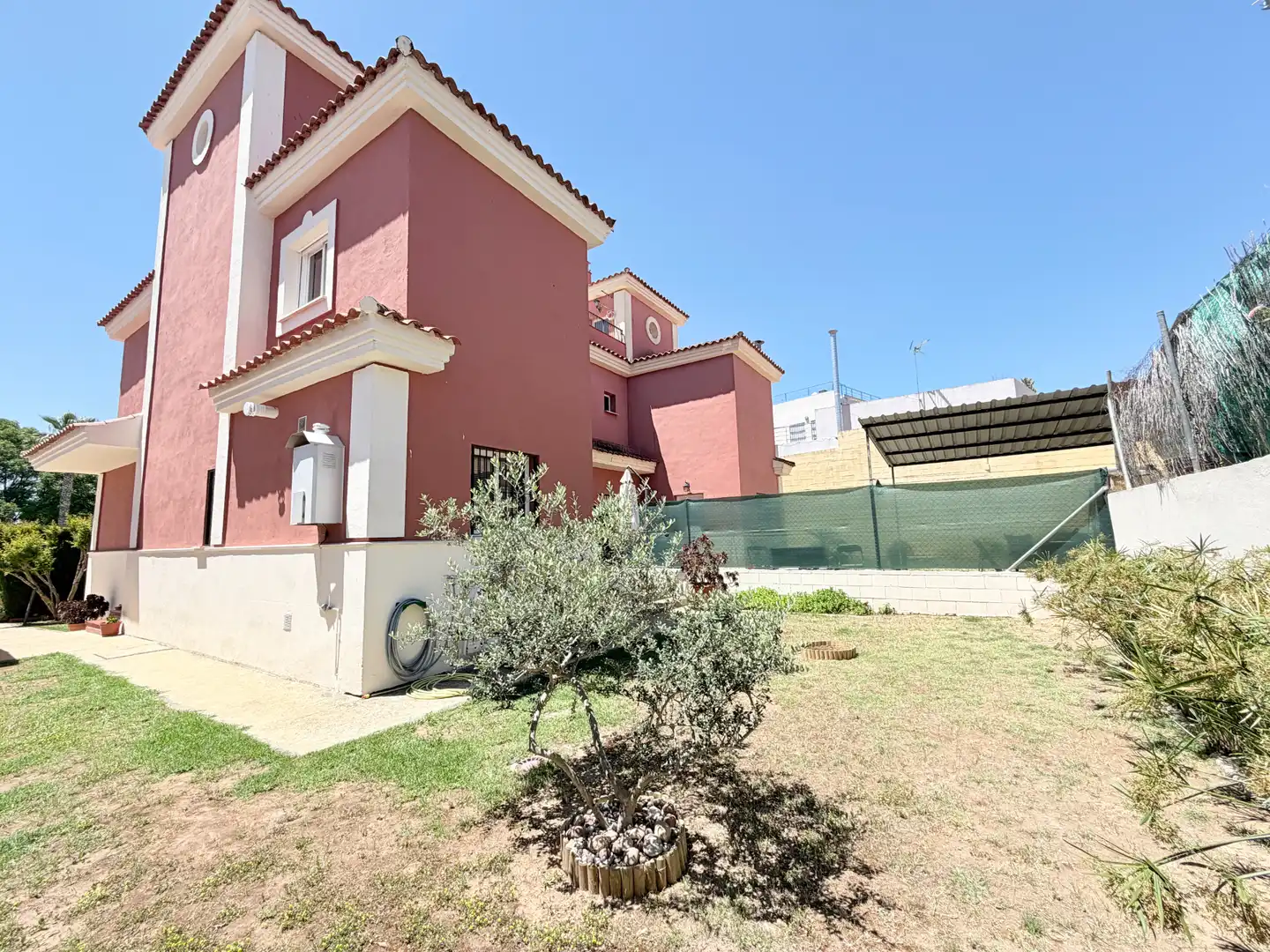 Casa adosada en venta en Calle las Marismas, Salteras