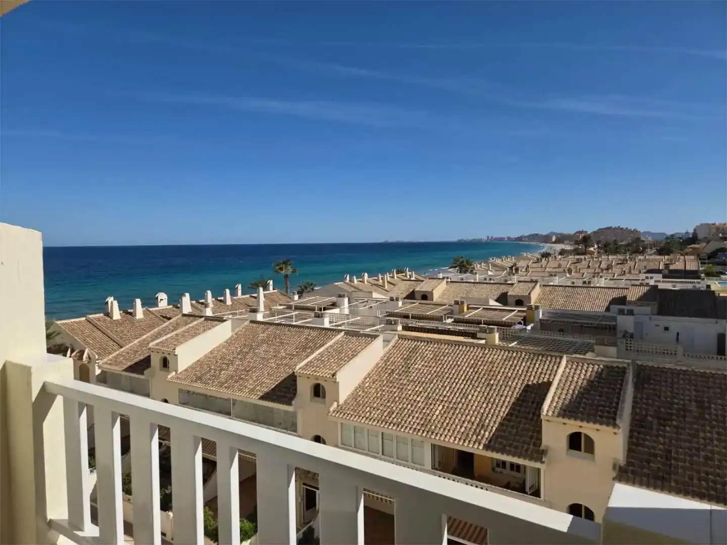 Vista exterior de Pis de lloguer en La Manga del Mar Menor amb Aire condicionat, Piscina i Moblat