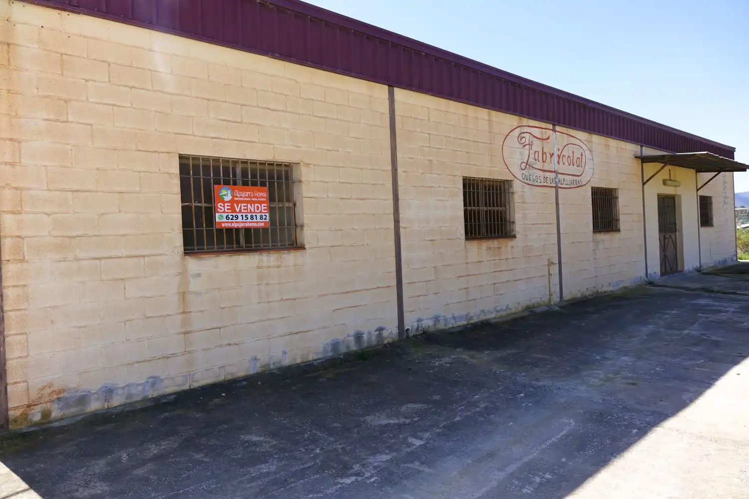 Vista exterior de Nave industrial en venta en Órgiva