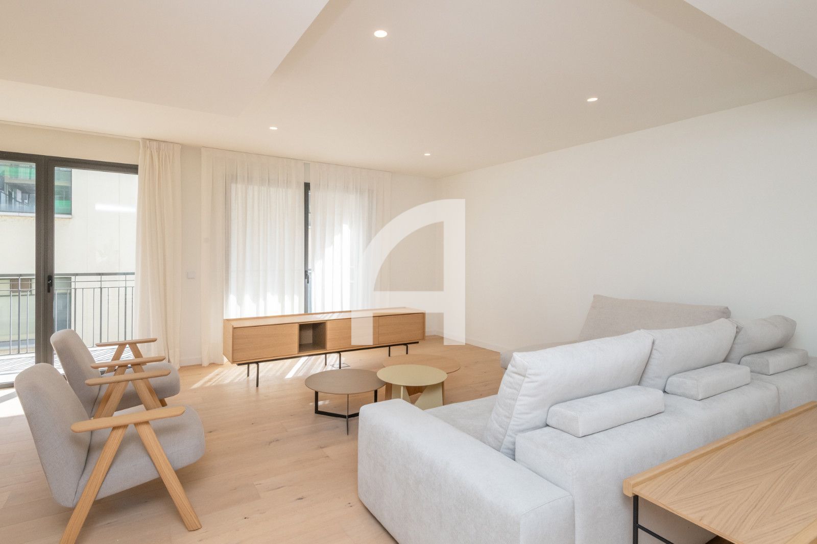Living room of Flat for rent in Girona Capital  with Air Conditioner, Heating and Parquet flooring