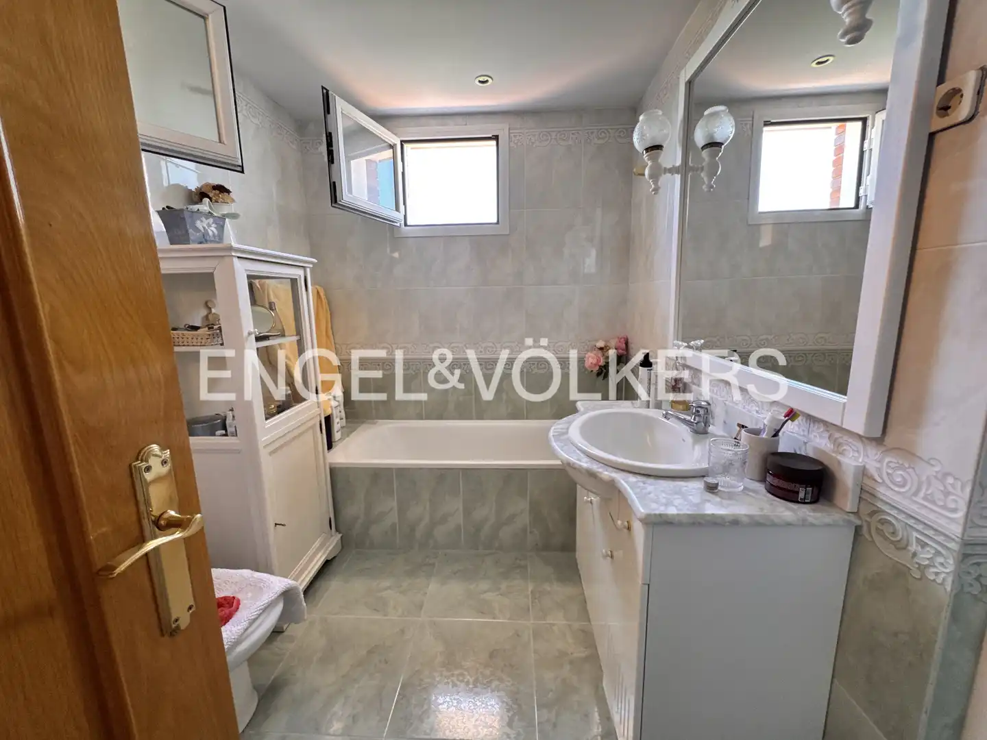 Baño de Ático de alquiler en Majadahonda con Aire acondicionado, Calefacción y Jardín privado
