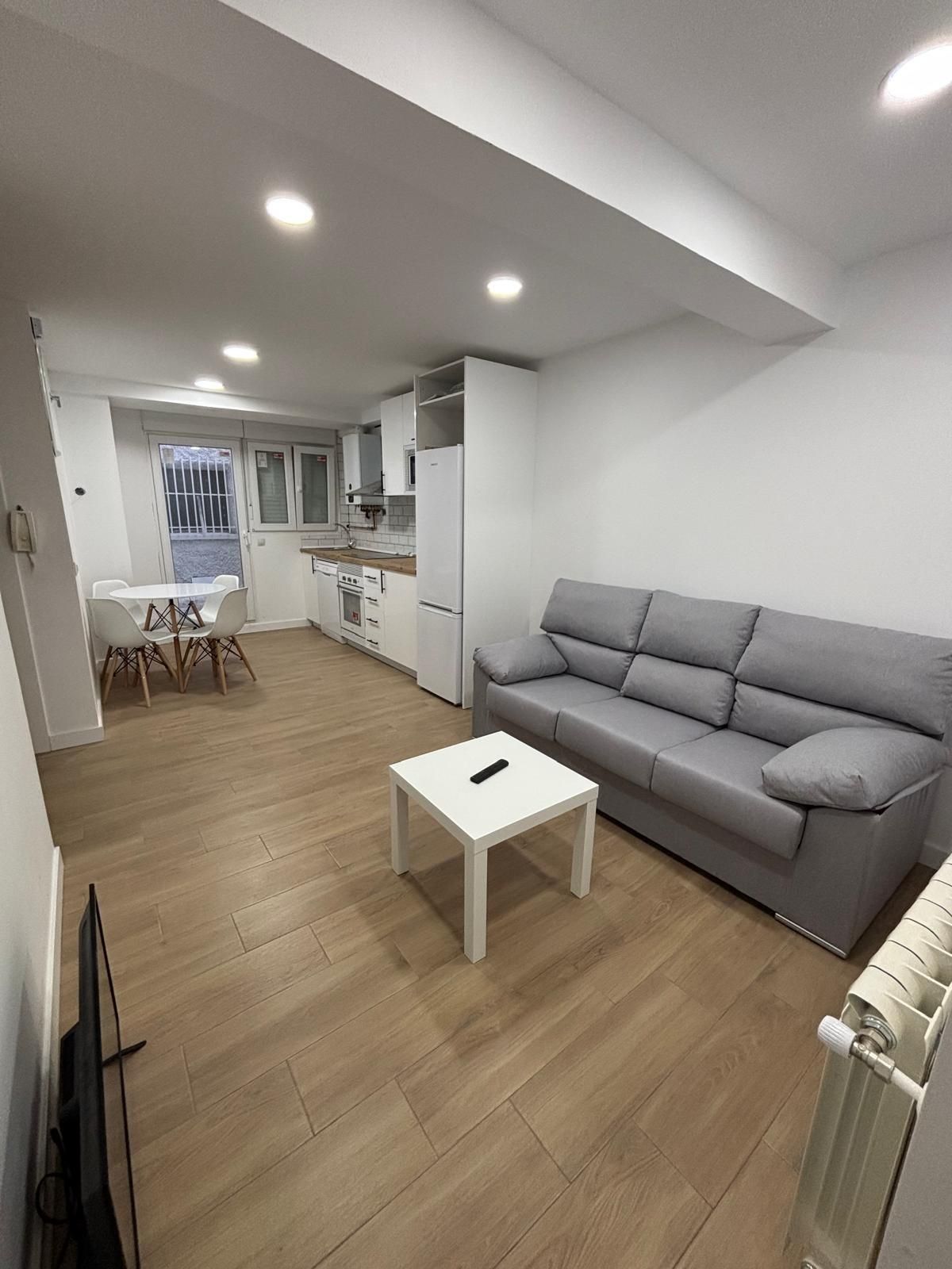 Sala d'estar de Planta baixa de lloguer en Ávila Capital amb Calefacció i Jardí privat
