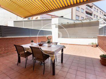 Adossat amb balcó en venda a Carrer del Nord