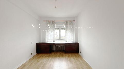 Foto 5 de Piso de alquiler en Alcantara, Lista,  Madrid Capital