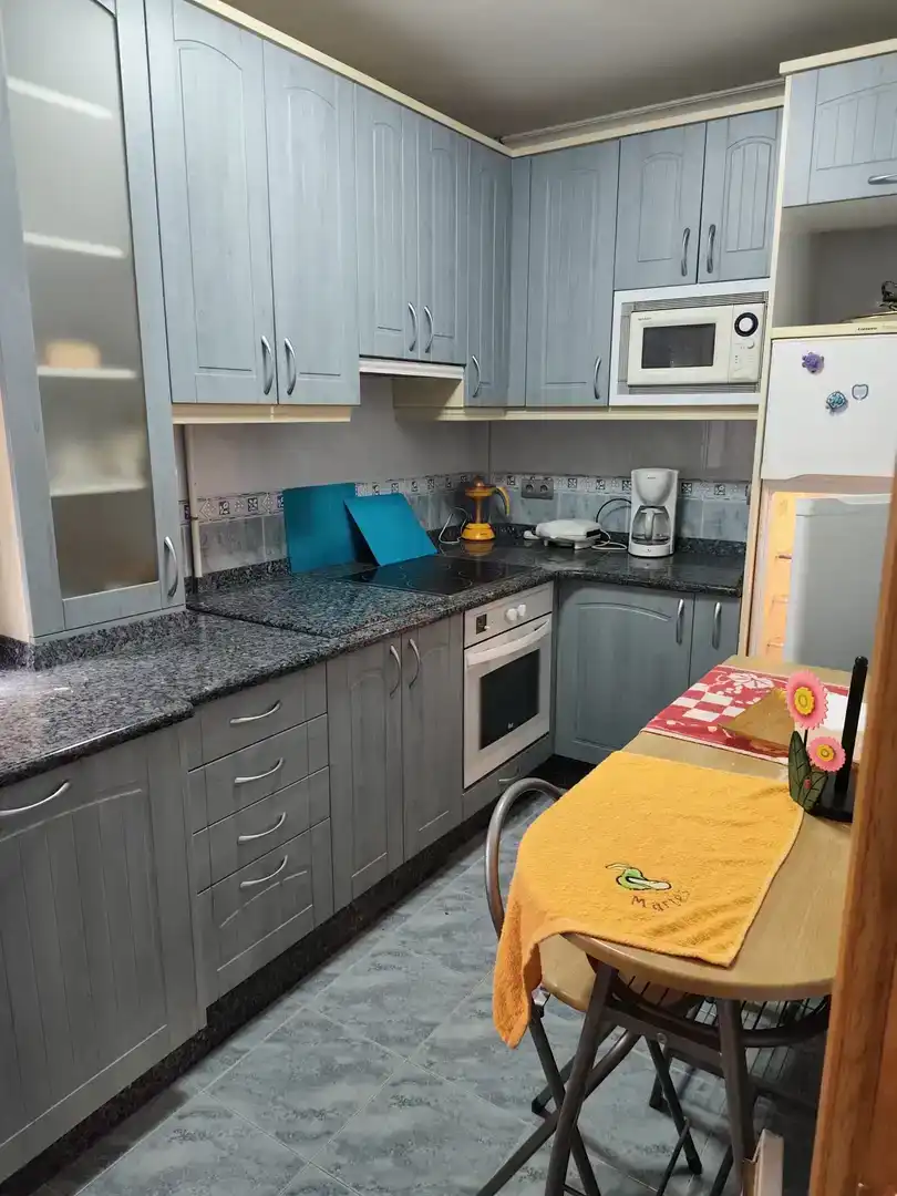 Cocina de Piso de alquiler en Guardo con Amueblado y Balcón