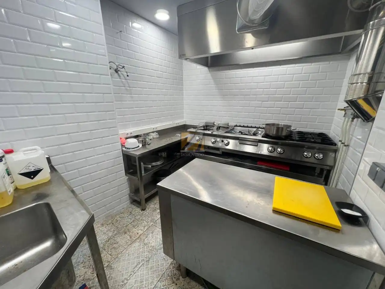 Cocina de Local en venta en Oviedo  con Aire acondicionado y Alarma