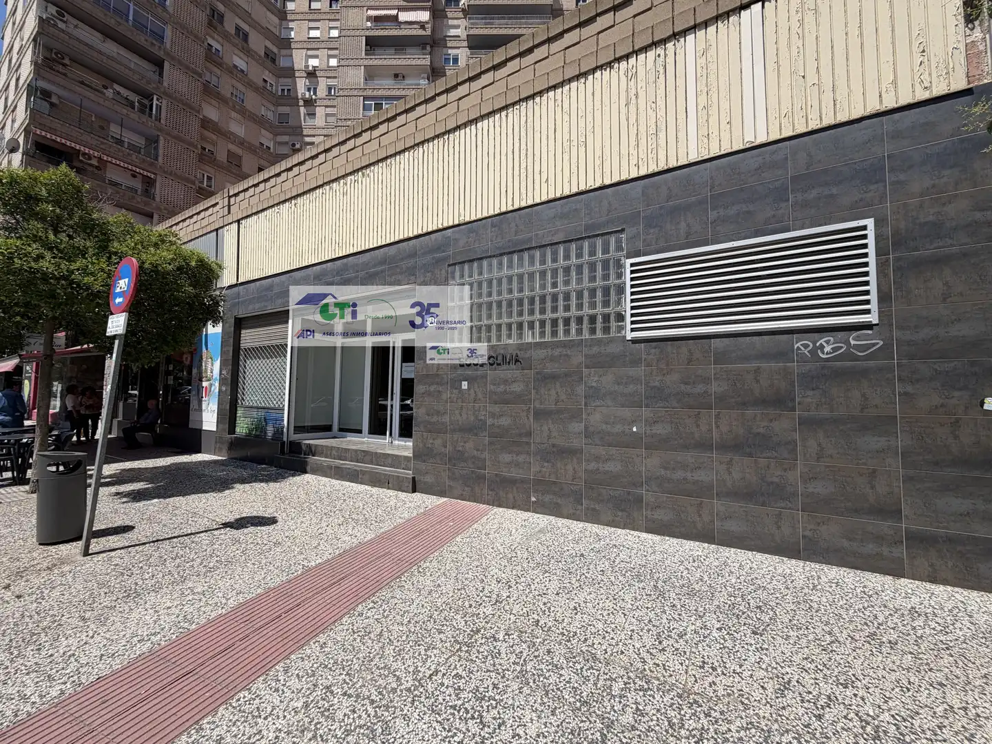 Local comercial en venda a Valero Julián Ripol Urbano