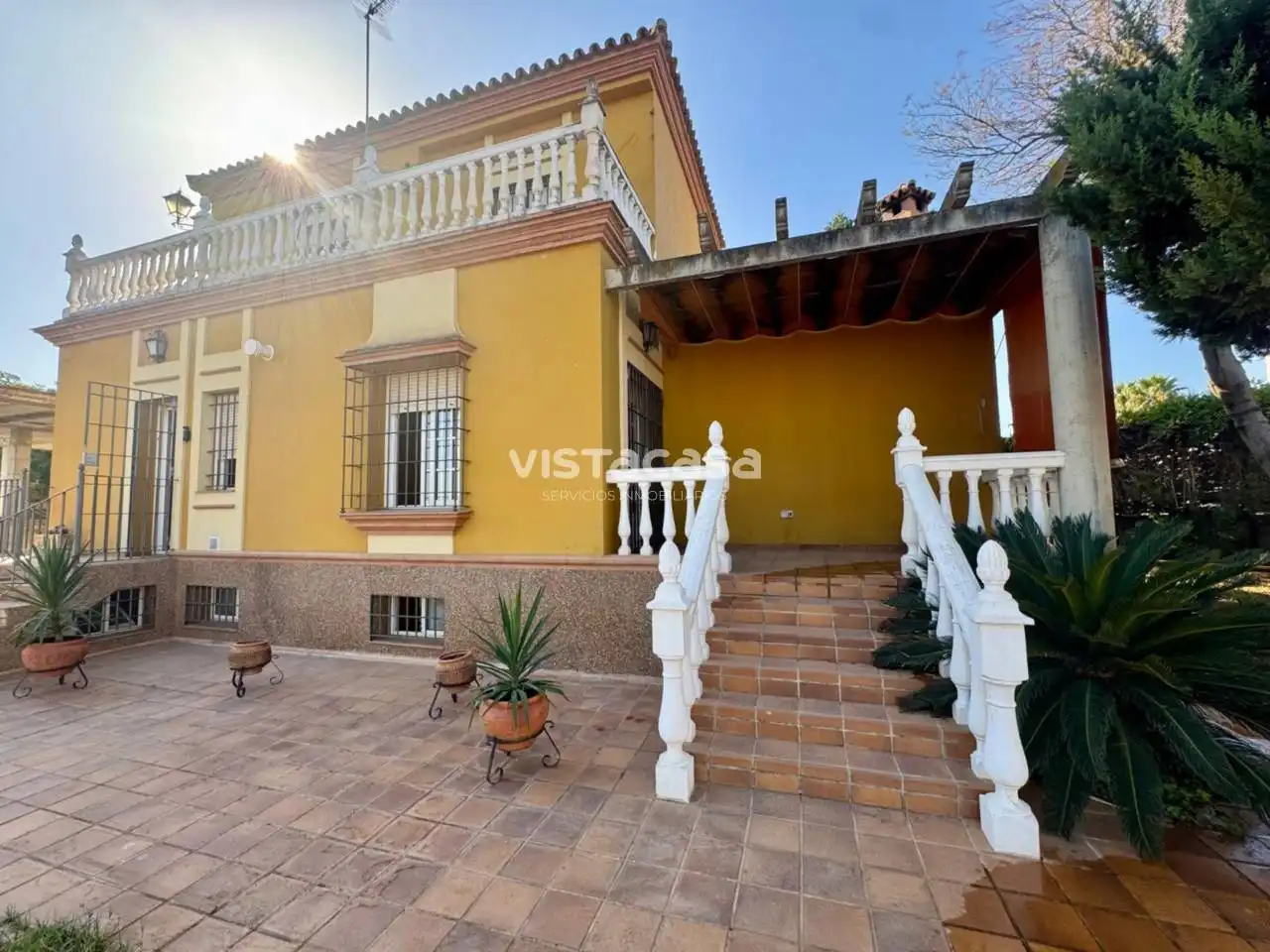Vista exterior de Casa o xalet en venda en Mairena del Alcor amb Aire condicionat, Calefacció i Jardí privat