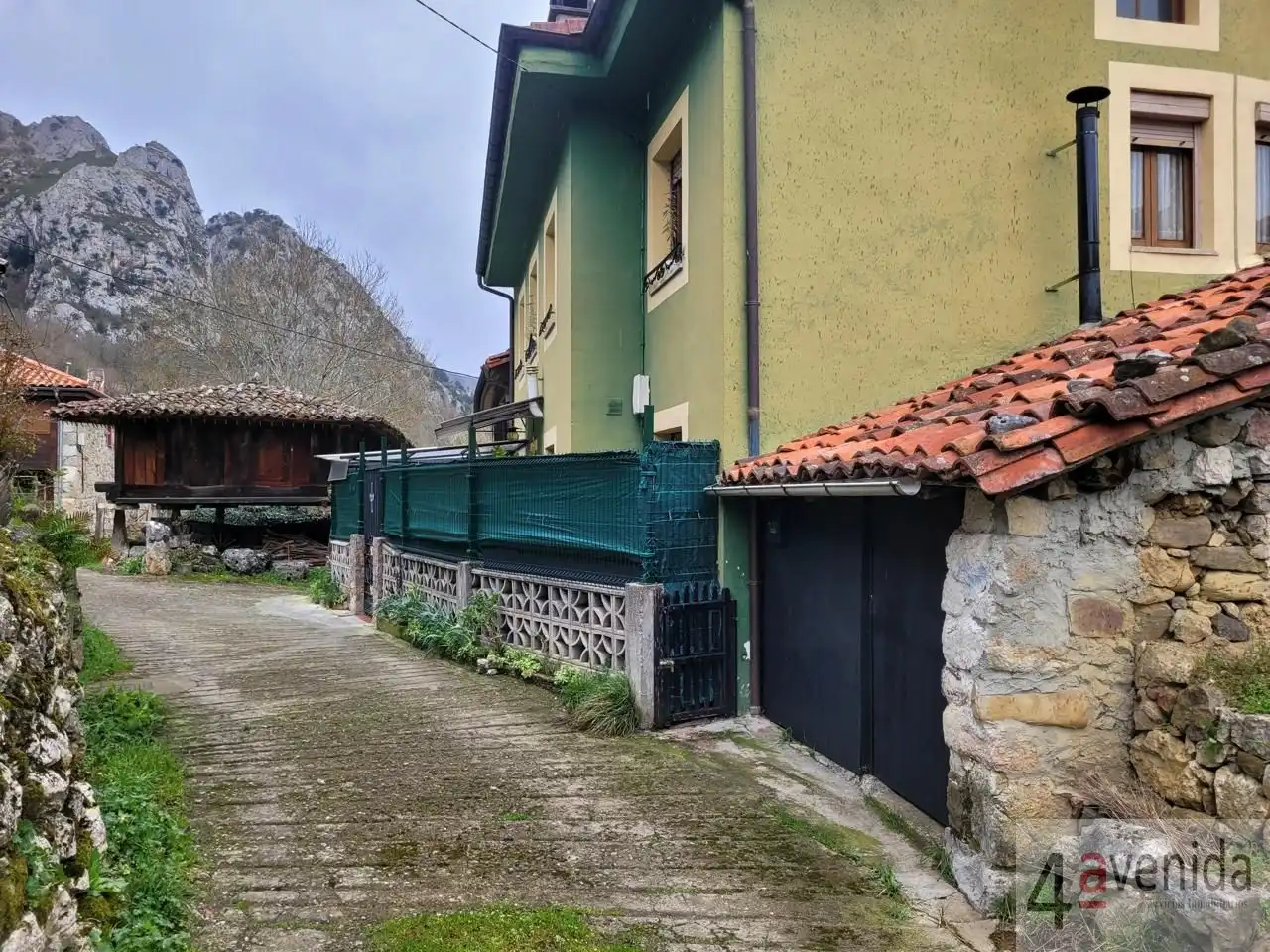 Außenansicht von Haus oder Chalet zum Verkauf in Quirós mit Heizung und Privatgarten