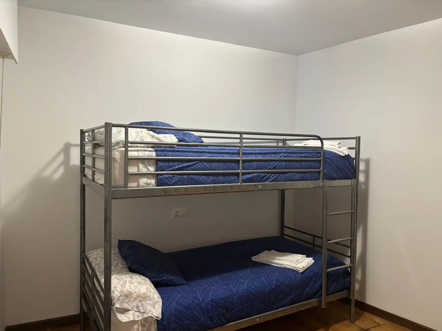 Habitación de Piso en venta en Ponteceso con Calefacción, Parquet y Amueblado