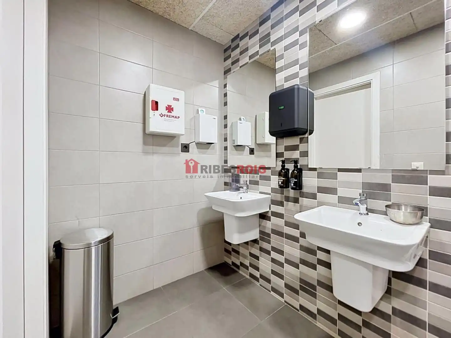 Baño de Oficina de alquiler en Sant Pere de Ribes con Aire acondicionado, Calefacción y Internet