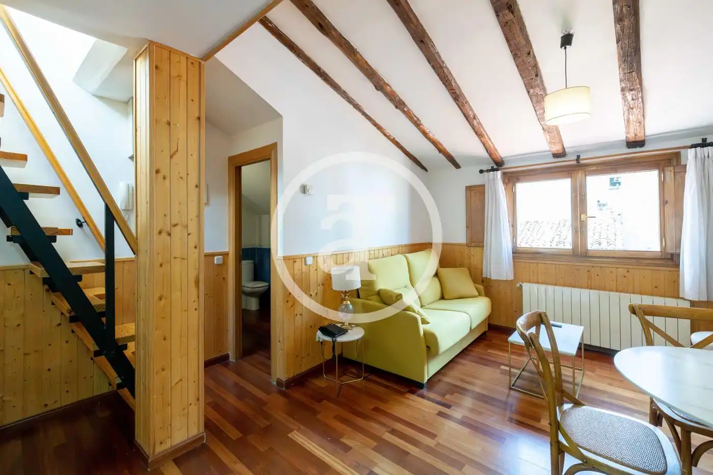 Sala de estar de Ático de alquiler en  Madrid Capital con Aire acondicionado, Calefacción y Amueblado