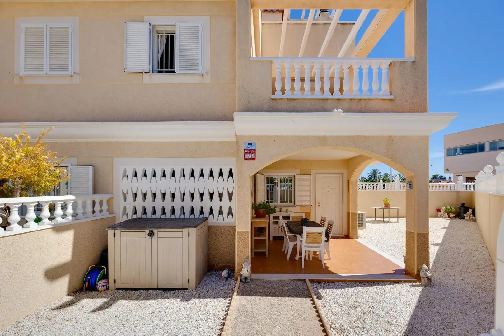 Casa a schiera con terrazza in vendita a Calle Abeto