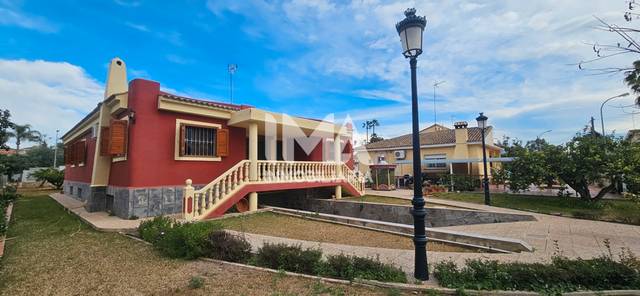 Casa-chalet en Venta en El Paraíso - Los Almendros