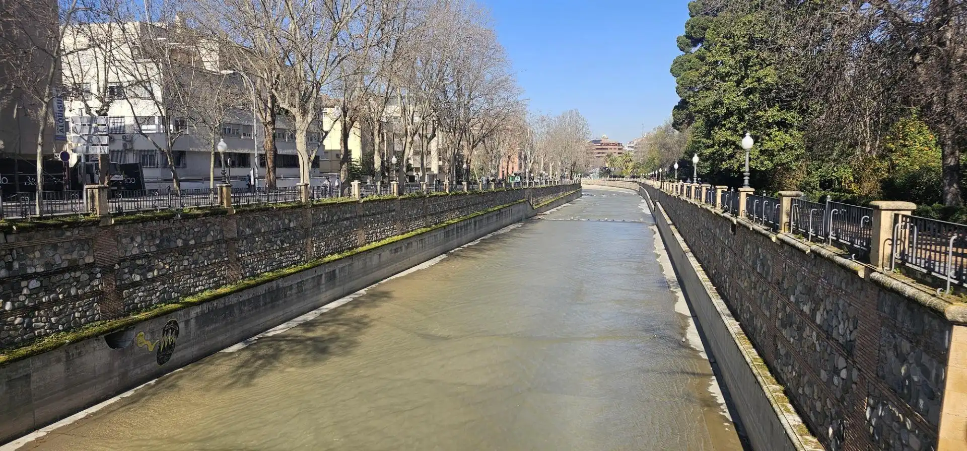 Vista exterior de Pis de lloguer en Granada amb Balcó