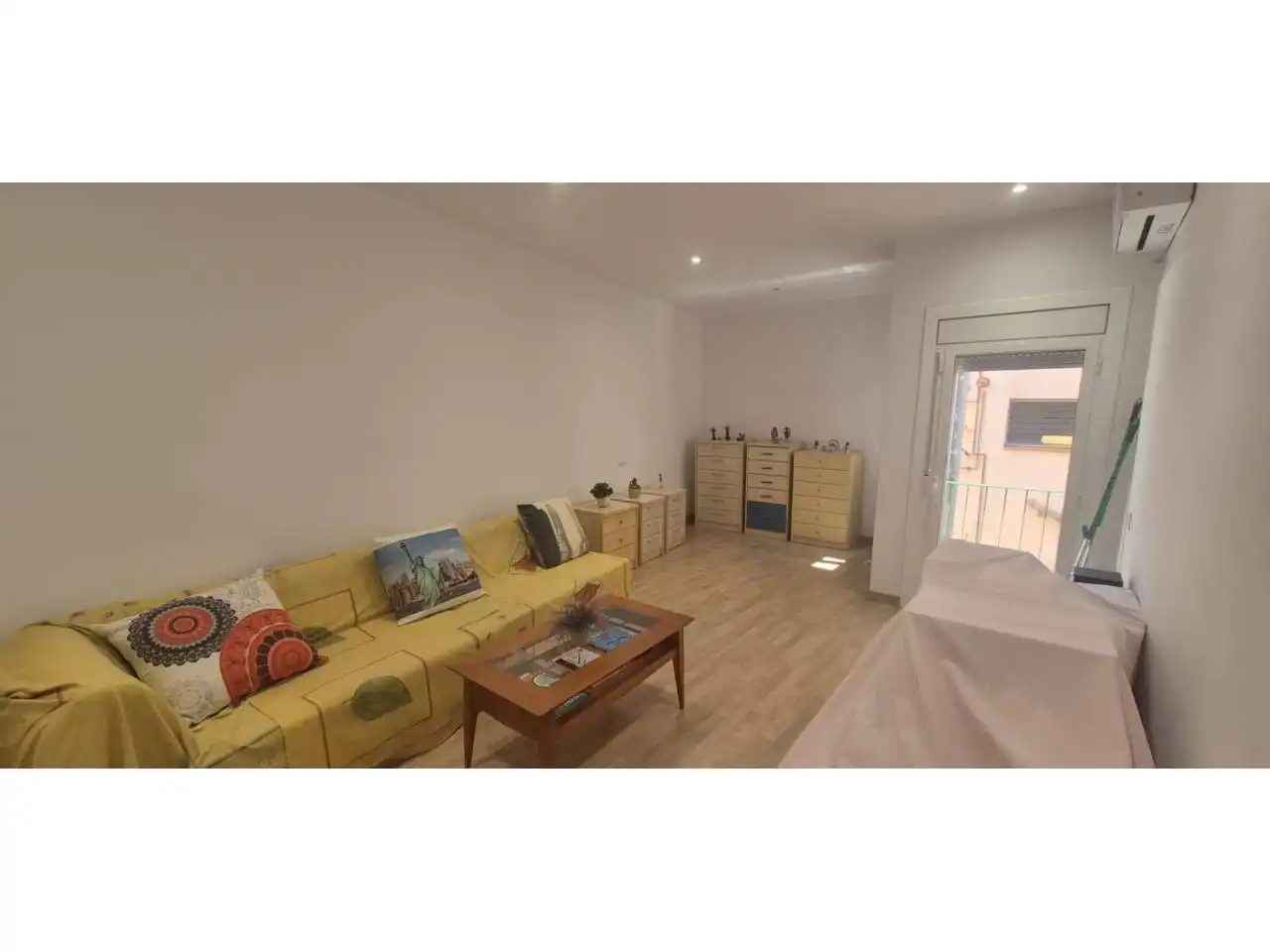 Schlafzimmer von Einfamilien-Reihenhaus zum Verkauf in L'Hospitalet de Llobregat mit Klimaanlage, Heizung und Parkett