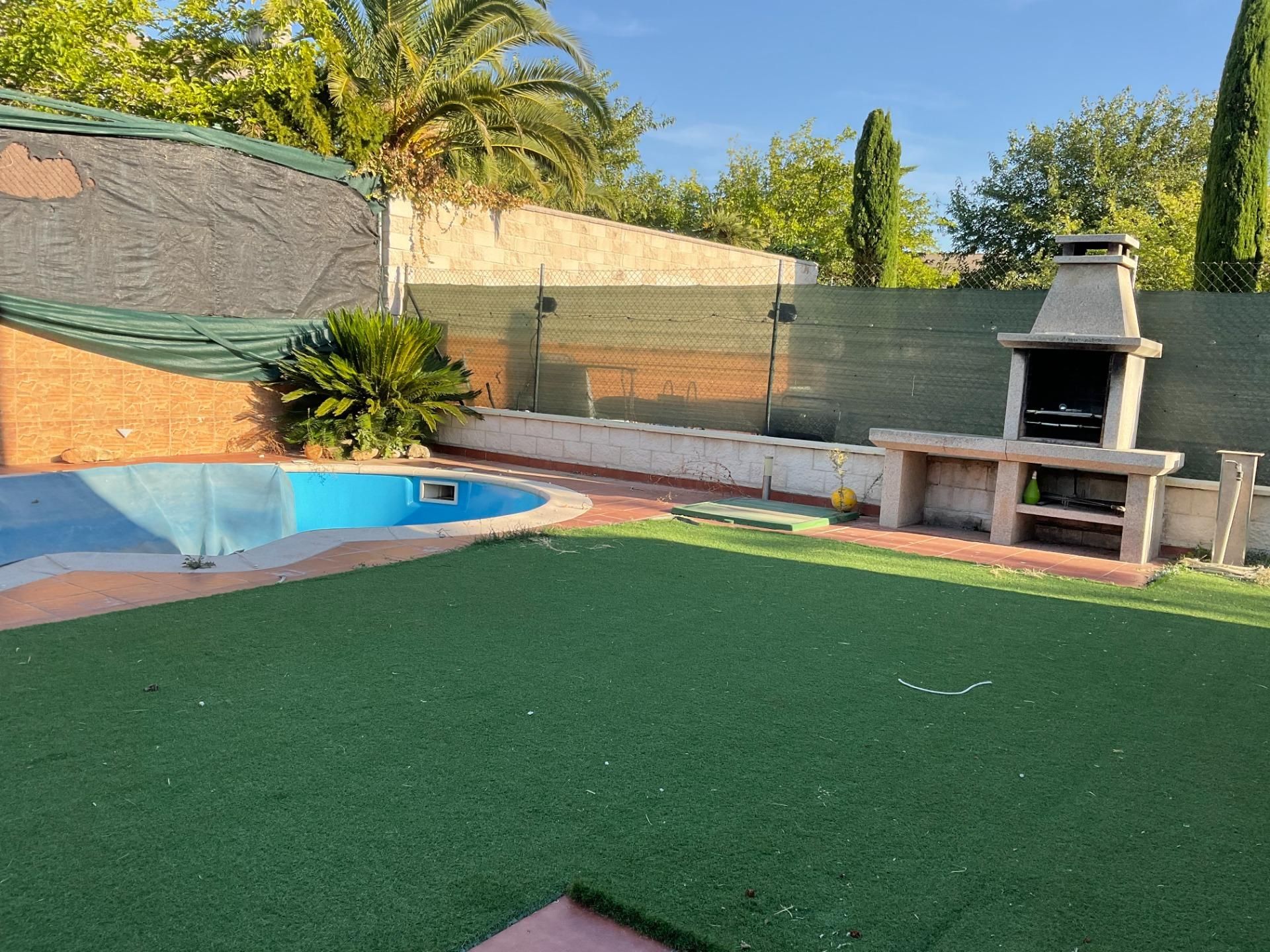 Piscina de Casa adosada en venda en Illescas amb Calefacció, Jardí privat i Piscina