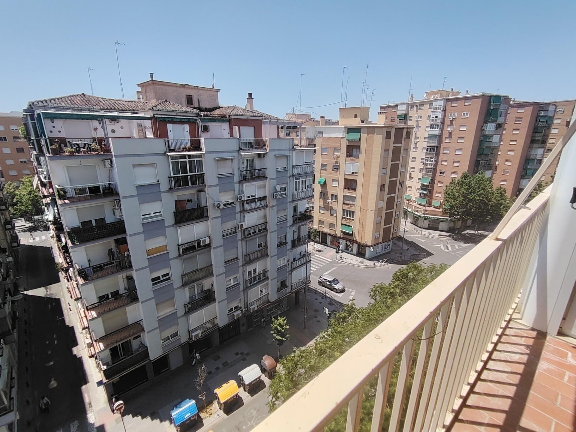 Exterior view of Flat to rent in  Granada Capital