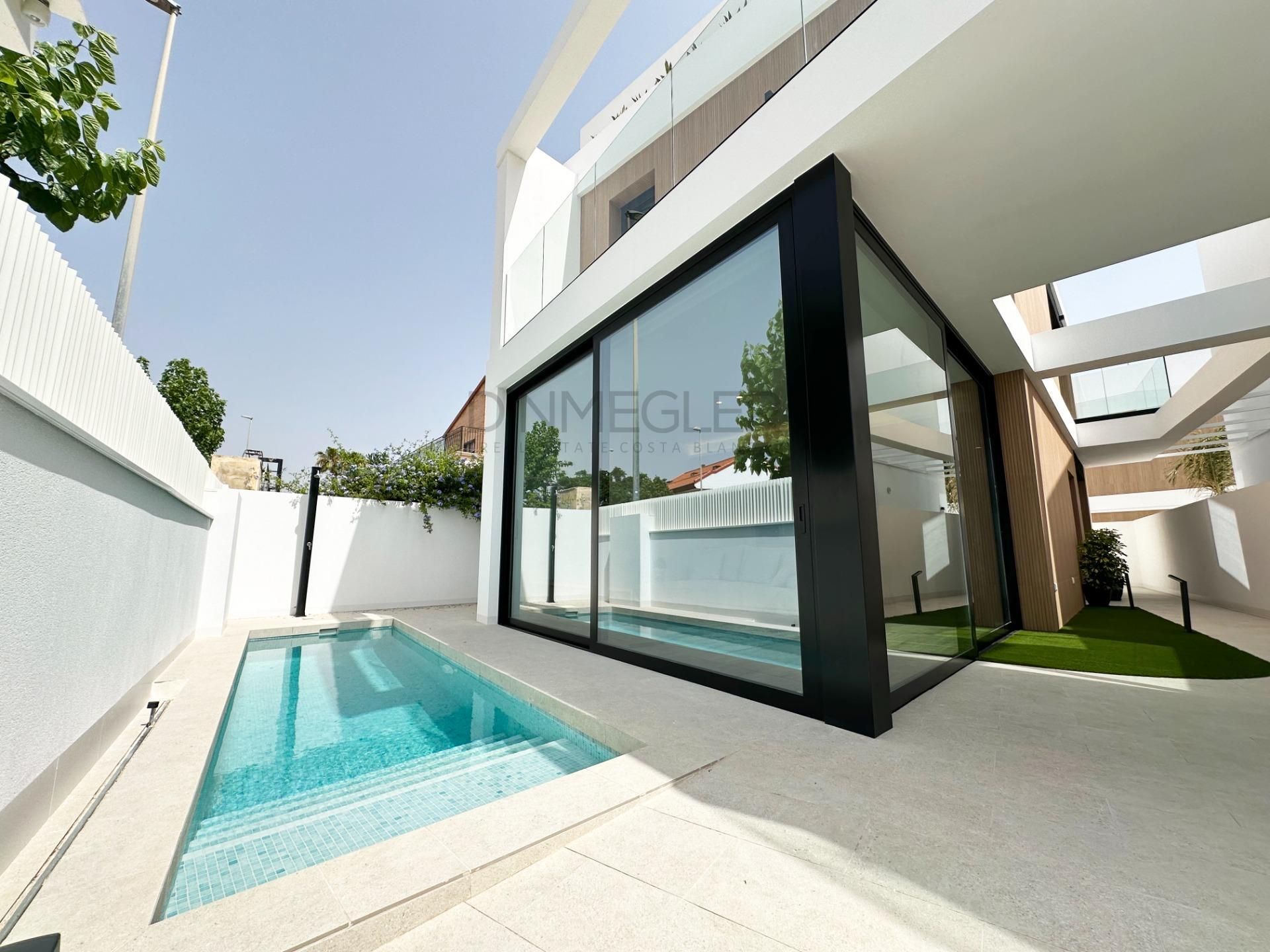 Vista exterior de Casa o chalet en venta en Pilar de la Horadada con Aire acondicionado, Jardín privado y Terraza