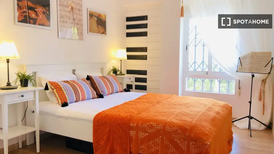 Habitación de Piso de alquiler en Valencia con Aire acondicionado, Calefacción y Amueblado