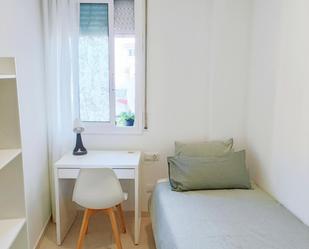 Dormitori de Apartament per a compartir en Badalona amb Calefacció, Moblat i Forn