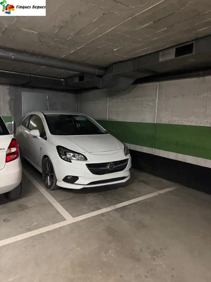Parking de Piso en venta en Begues con Calefacción, Terraza y Trastero