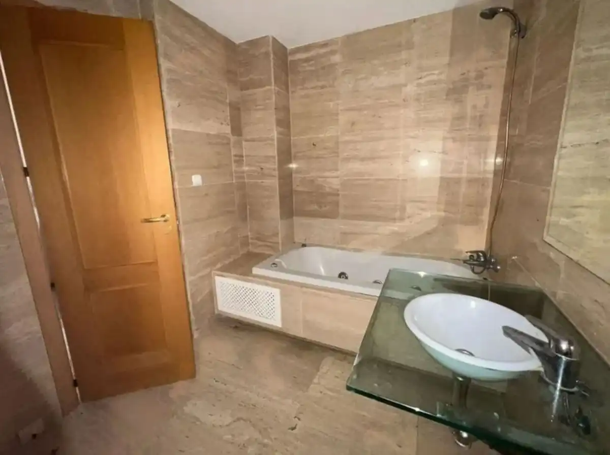 Bany de Apartament en venda en Estepona amb Terrassa, Traster i Moblat
