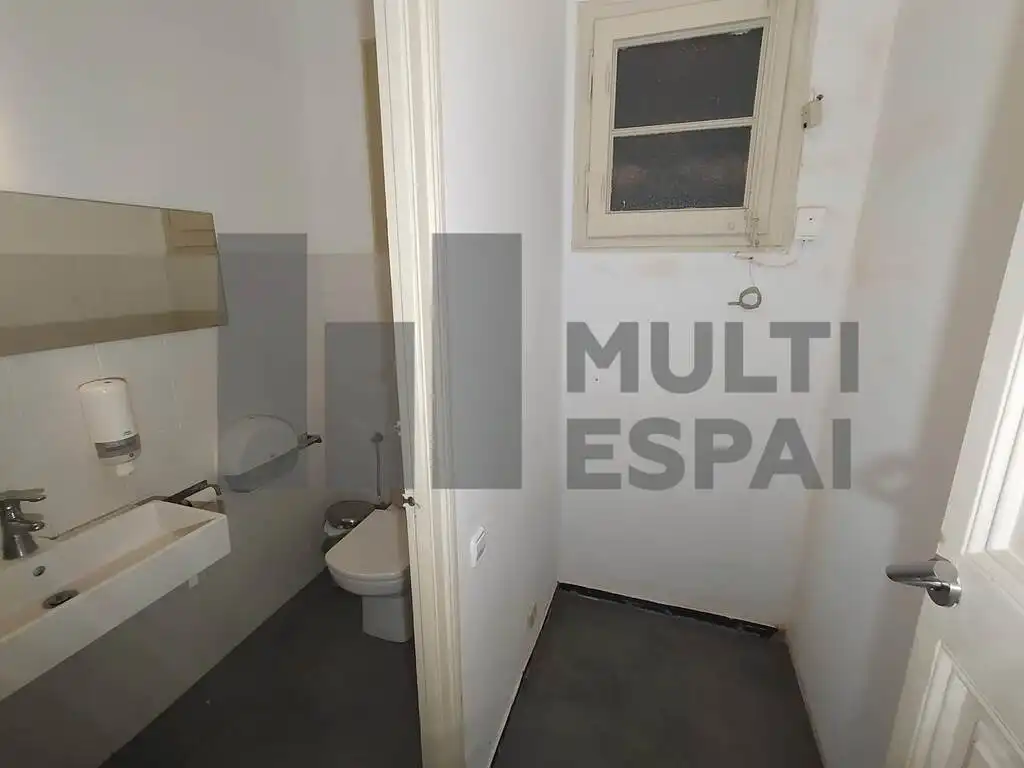 Baño de Oficina de alquiler en Barcelona con Aire acondicionado