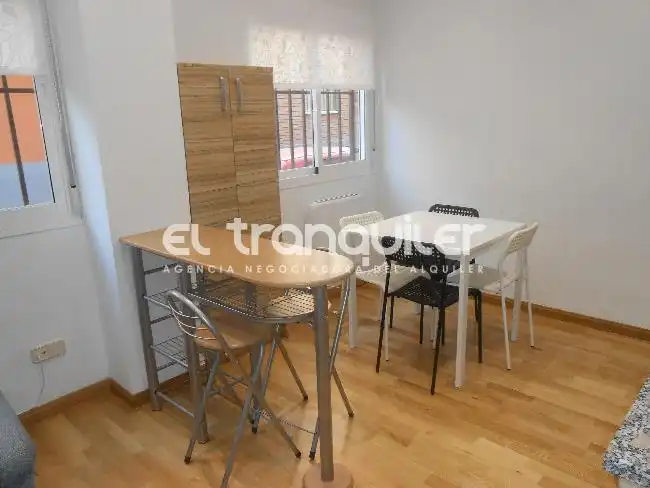 Comedor de Estudio de alquiler en Madrid con Aire acondicionado, Amueblado y Lavadora