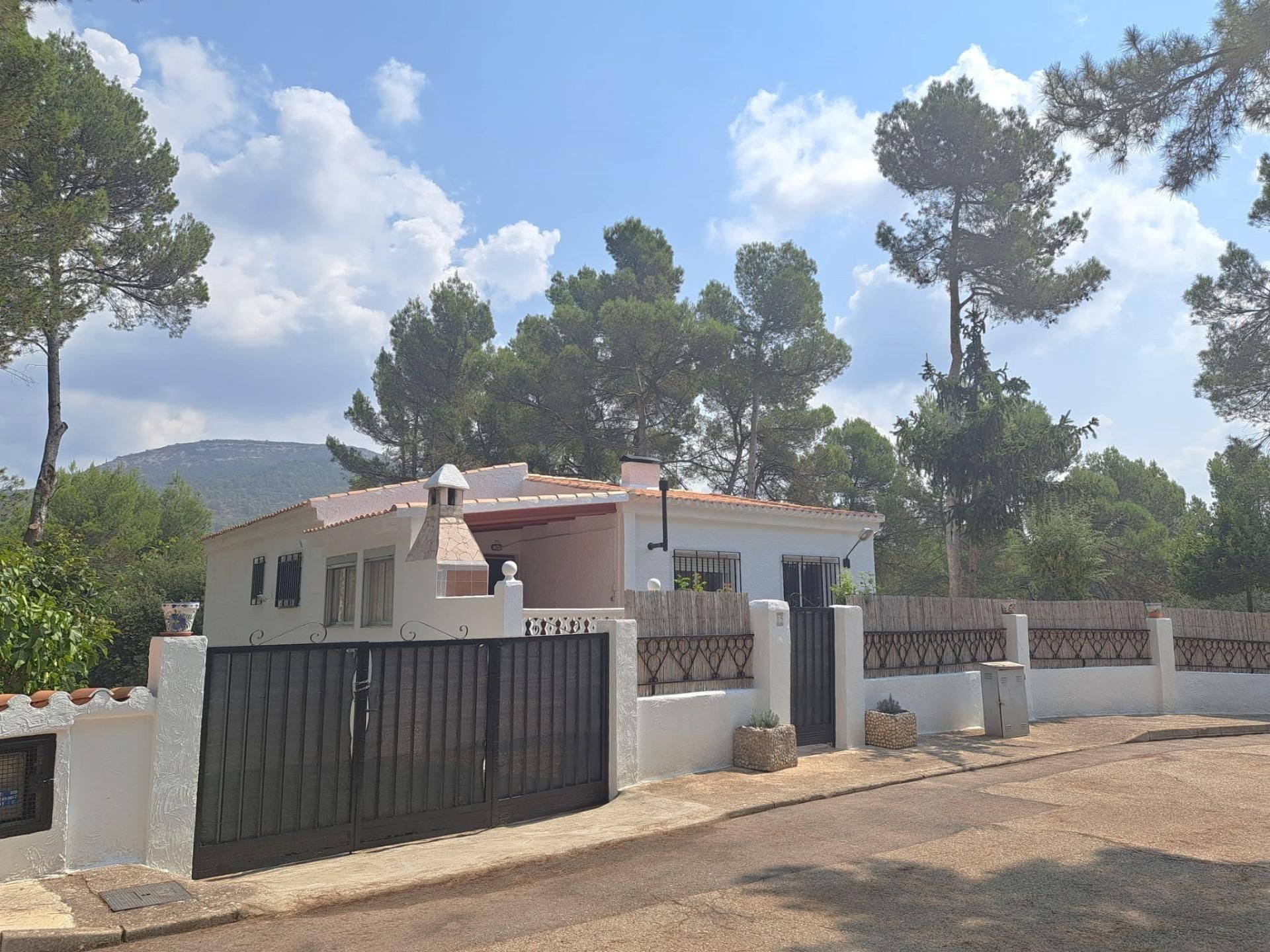 Vista exterior de Casa o chalet en venta en Utiel con Calefacción, Jardín privado y Terraza
