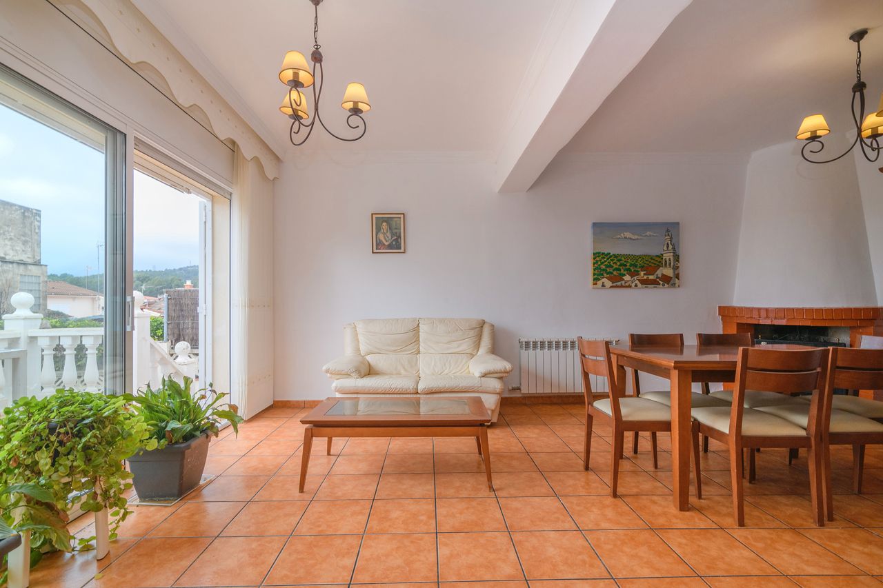 Sala d'estar de Casa o xalet en venda en Viladecans amb Calefacció, Jardí privat i Terrassa