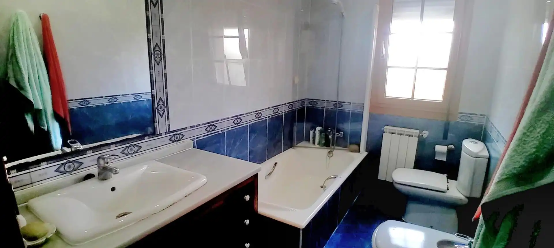 Baño de Casa o chalet en venta en El Franco  con Calefacción, Jardín privado y Terraza