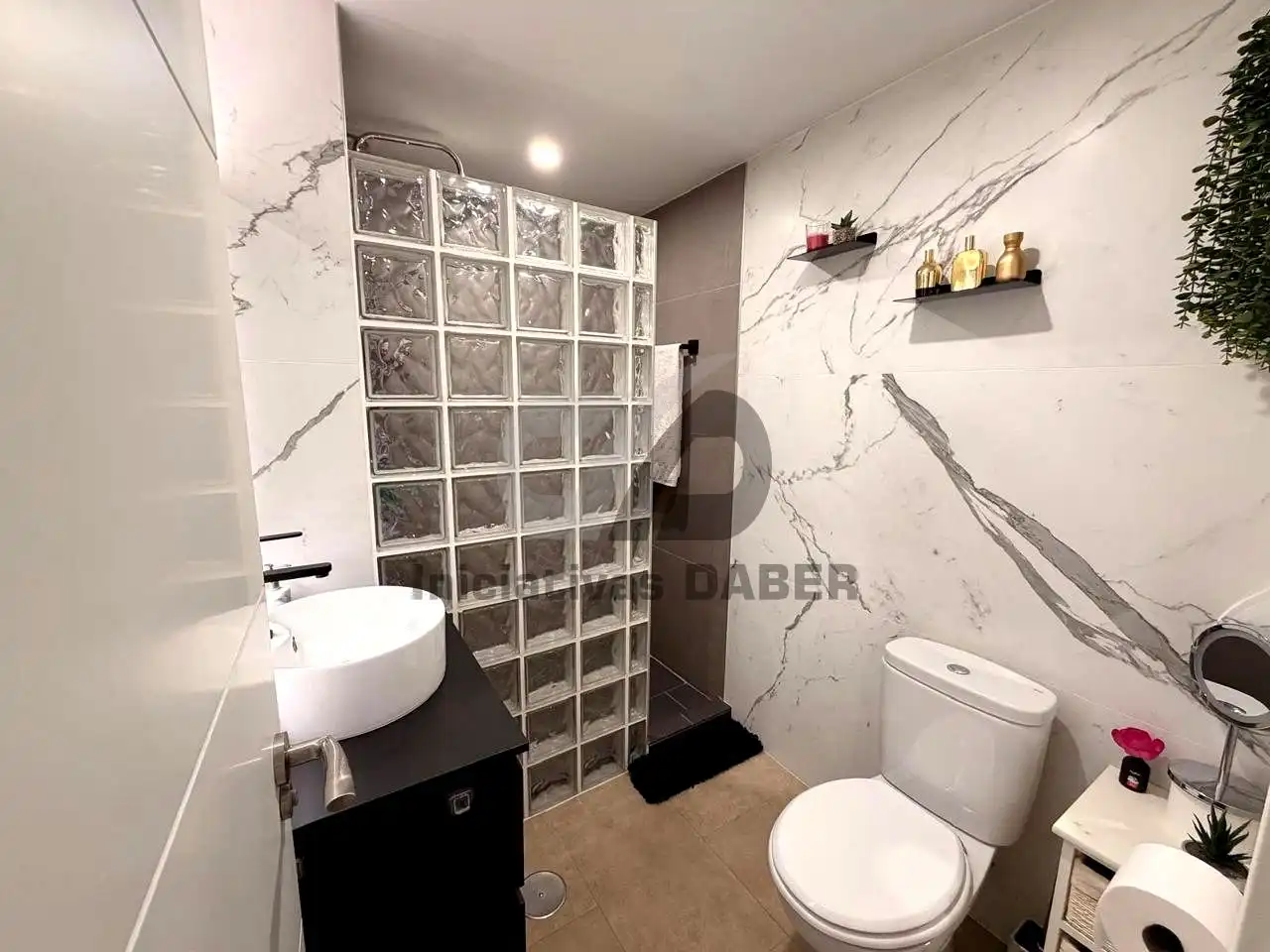 Baño de Dúplex en venta en El Viso de San Juan