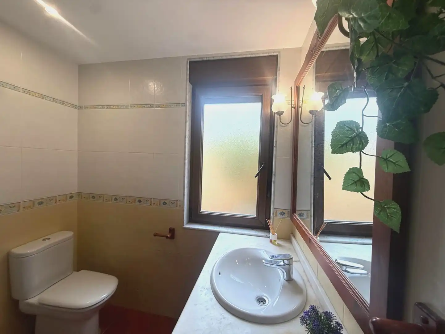 Baño de Casa adosada en venta en Avilés con Calefacción, Jardín privado y Terraza