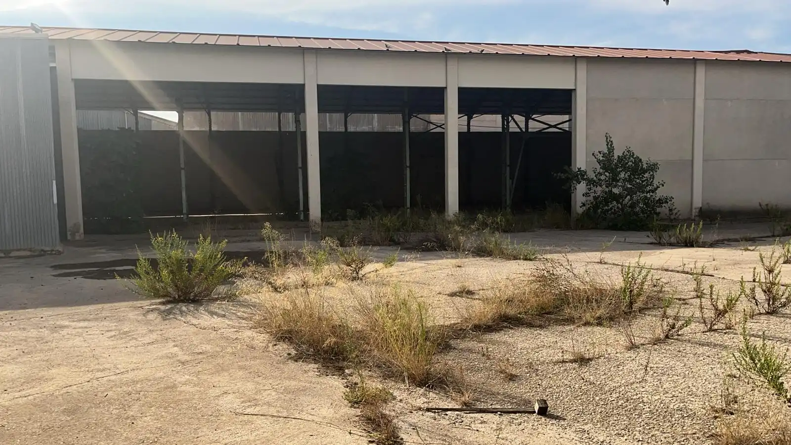 Außenansicht von Fabrikhallen zum Verkauf in Alcañiz